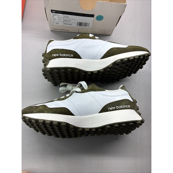 New Balance 327 Casual WOMEN Sneaker Shoes Leather Green White size 6 Box No Lid